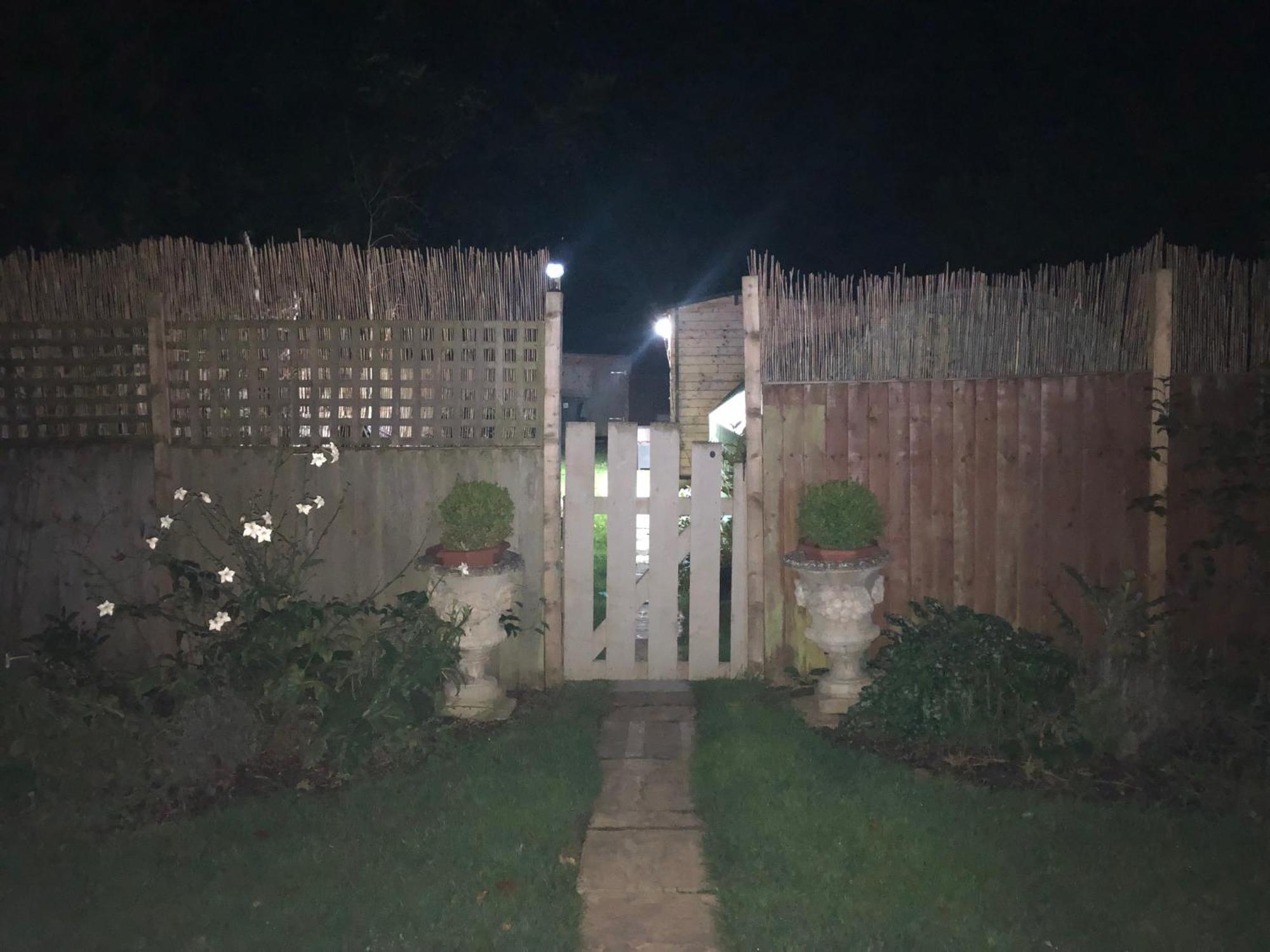 Cosy Garden Log Cabin Salisbury Exterior photo